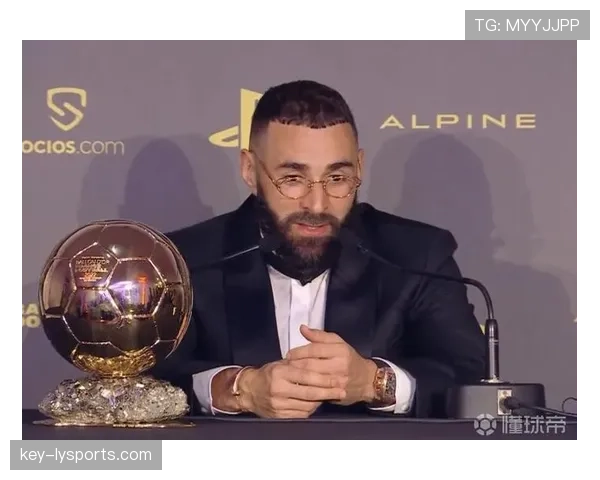 本泽马与莱万：禁区终结者如何演变为回撤组织核心