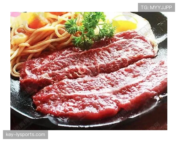 苏亚雷斯训练完直接去超市抢购牛排，这食量谁顶得住